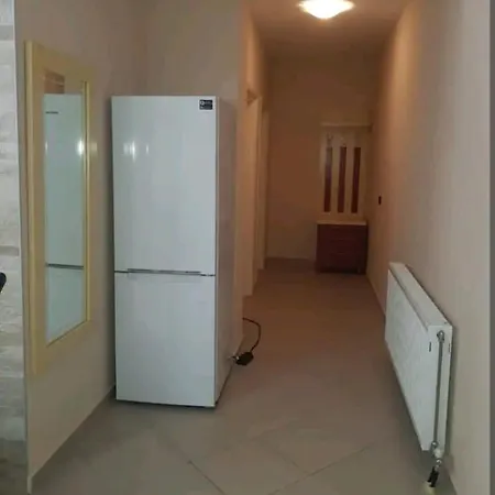 With 2 Sleeping And 2 Bathrooms *