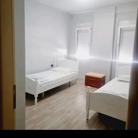 With 2 Sleeping And 2 Bathrooms Pogradec