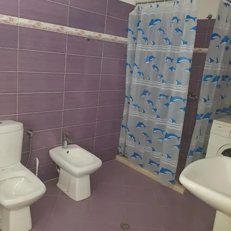 With 2 Sleeping And 2 Bathrooms *